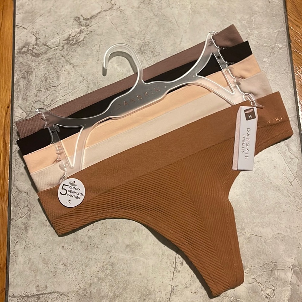 Danskin Comfy Seamless 5 pack Women thong panties Earthy tones new with hanger